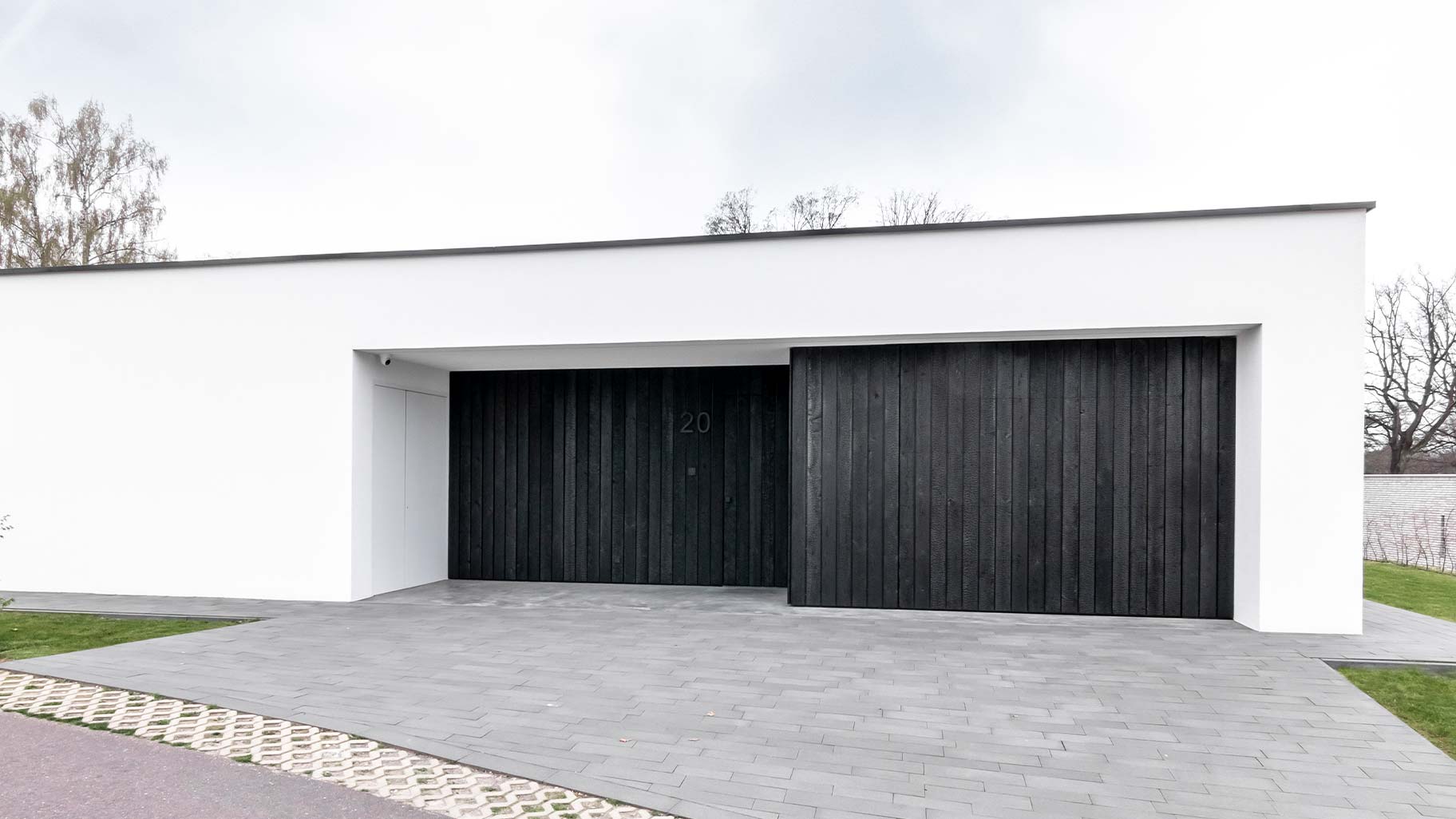 Accoya garagedeur Different Doors shou sugi ban
