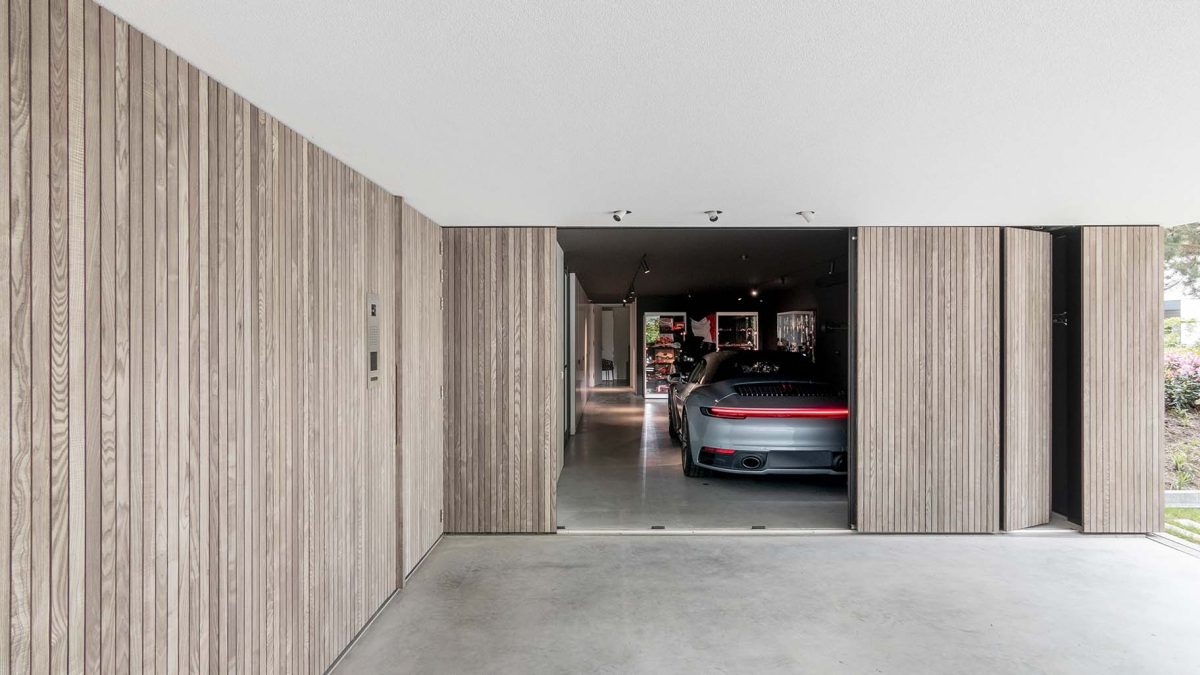 Essenhouten zijwaartse garagedeuren