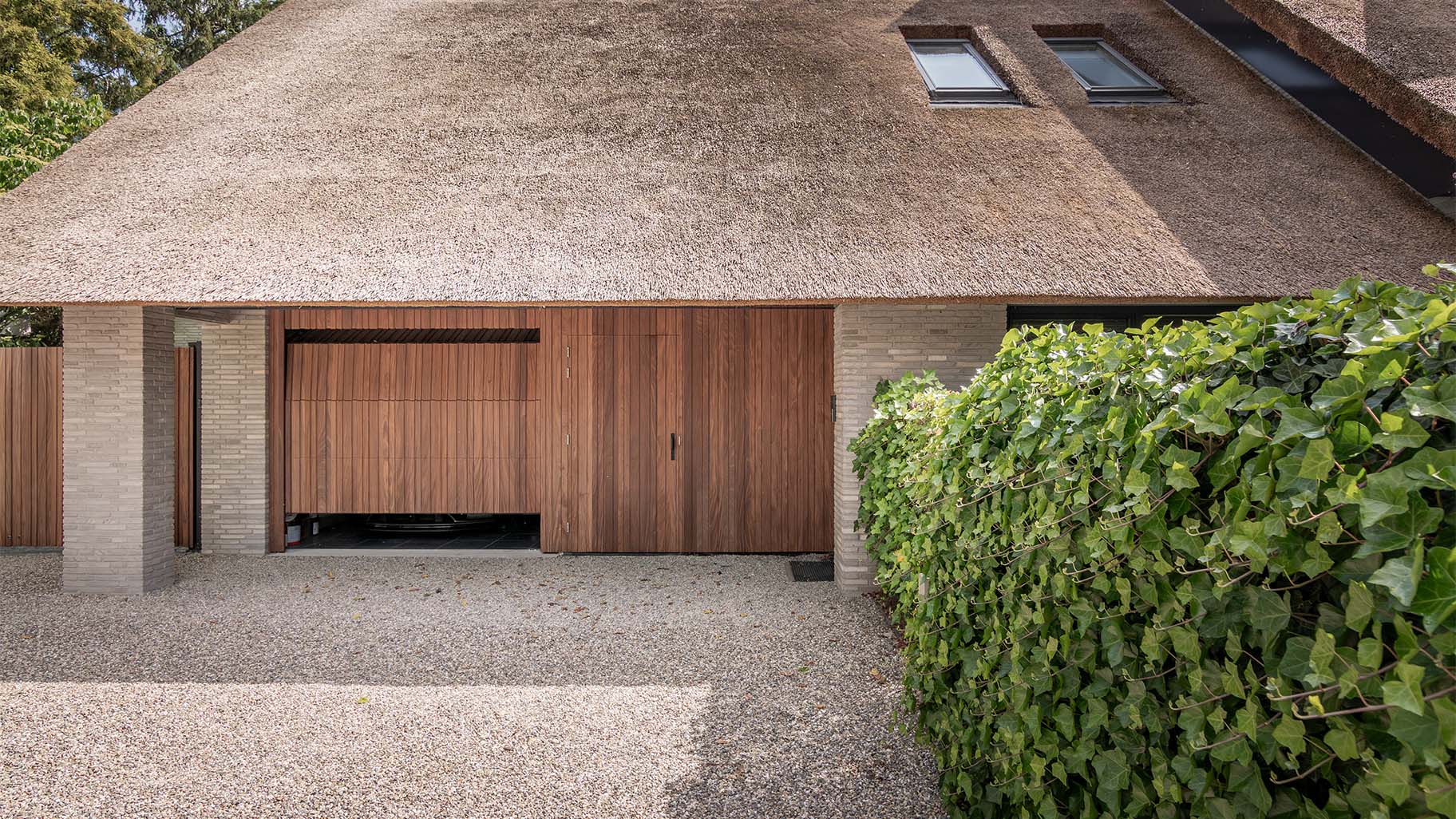 Different Doors houten garagedeur