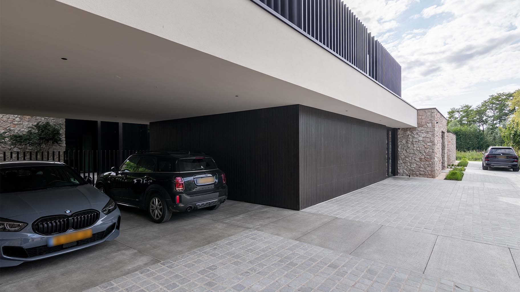 Garagedeur onzichtbaar in de gevel