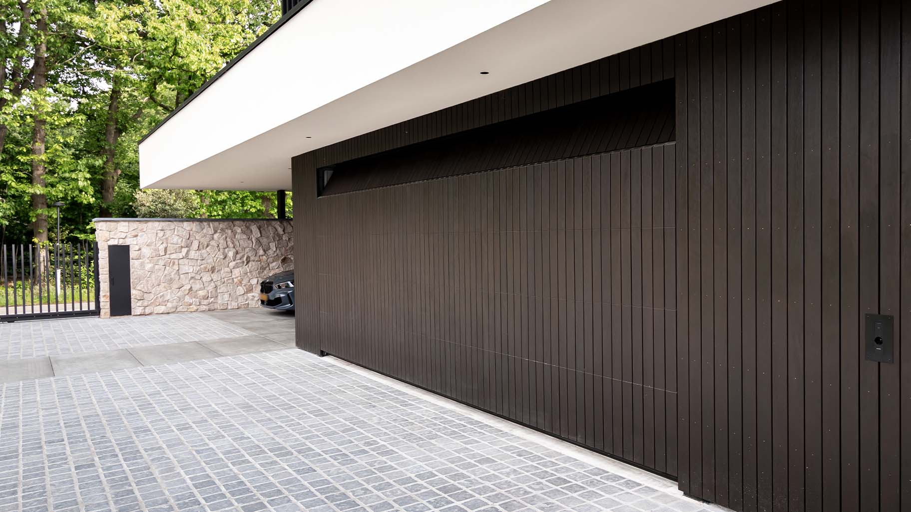 Garagedeur onzichtbaar in de gevel