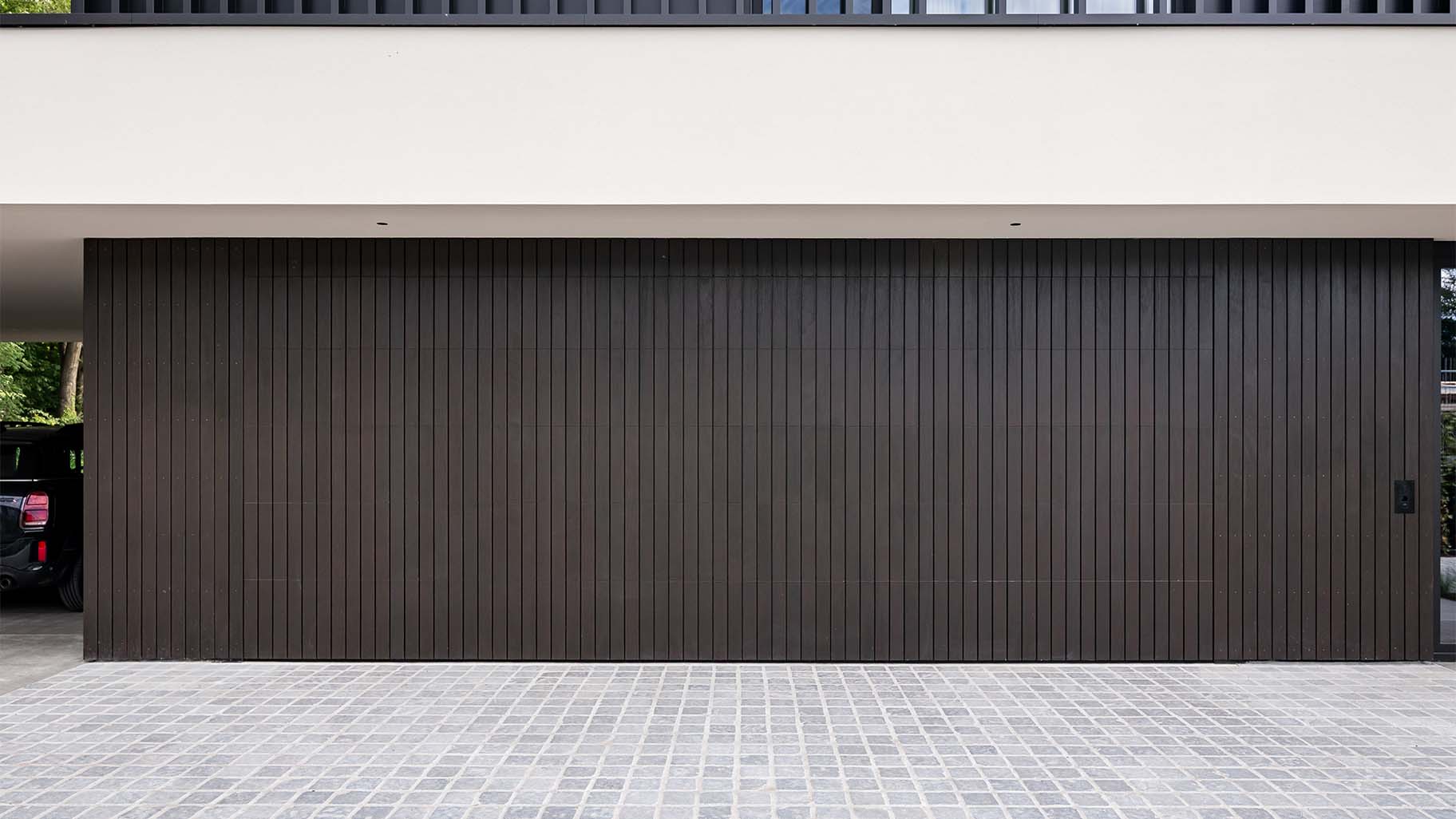 Garagedeur onzichtbaar in de gevel
