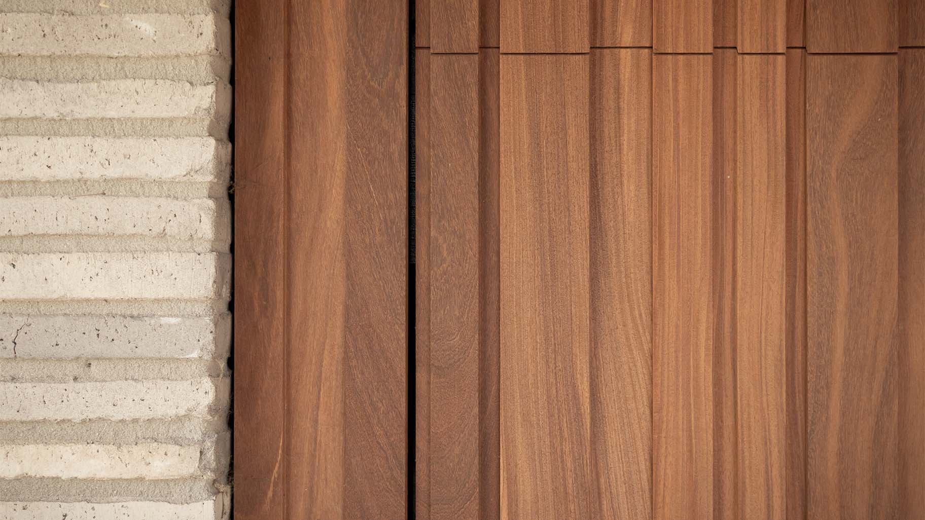 Houten garagedeur ayous hout