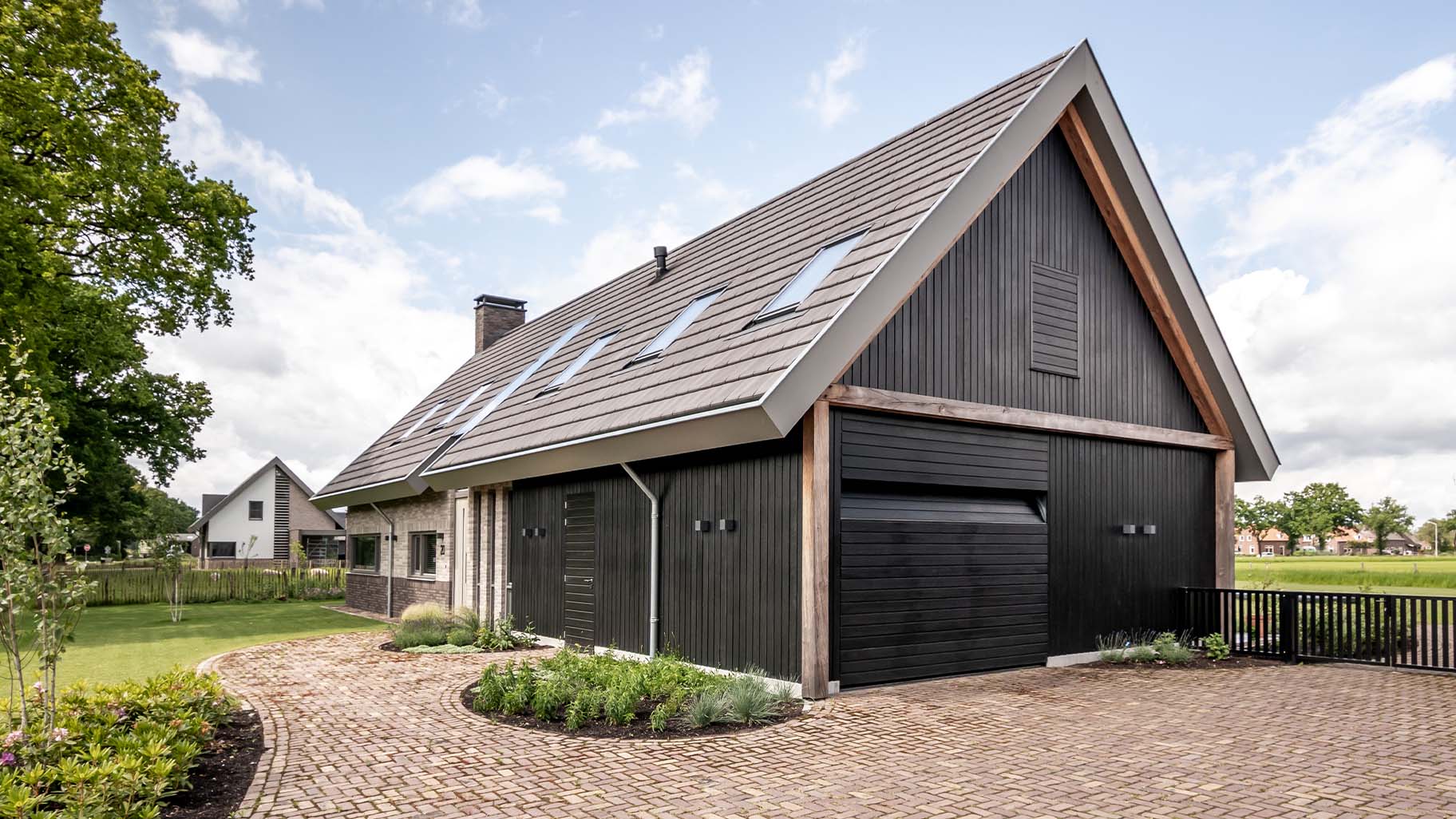 Houten garagedeur horizontale latten