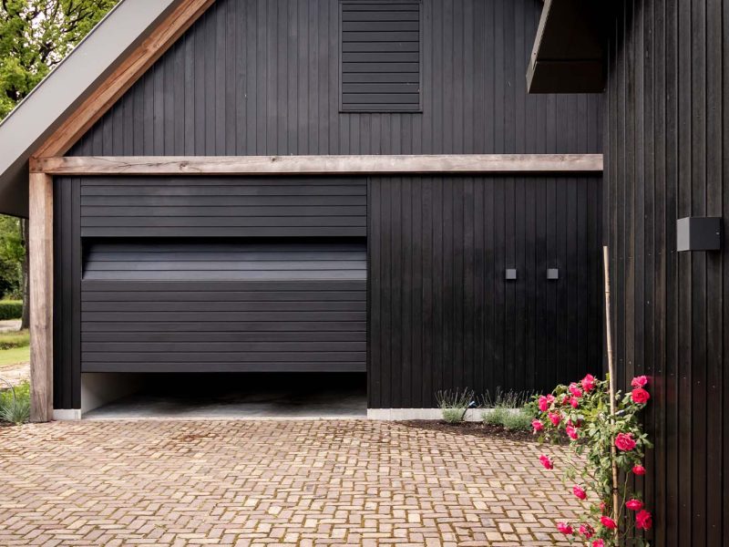 Houten garagedeur horizontale latten