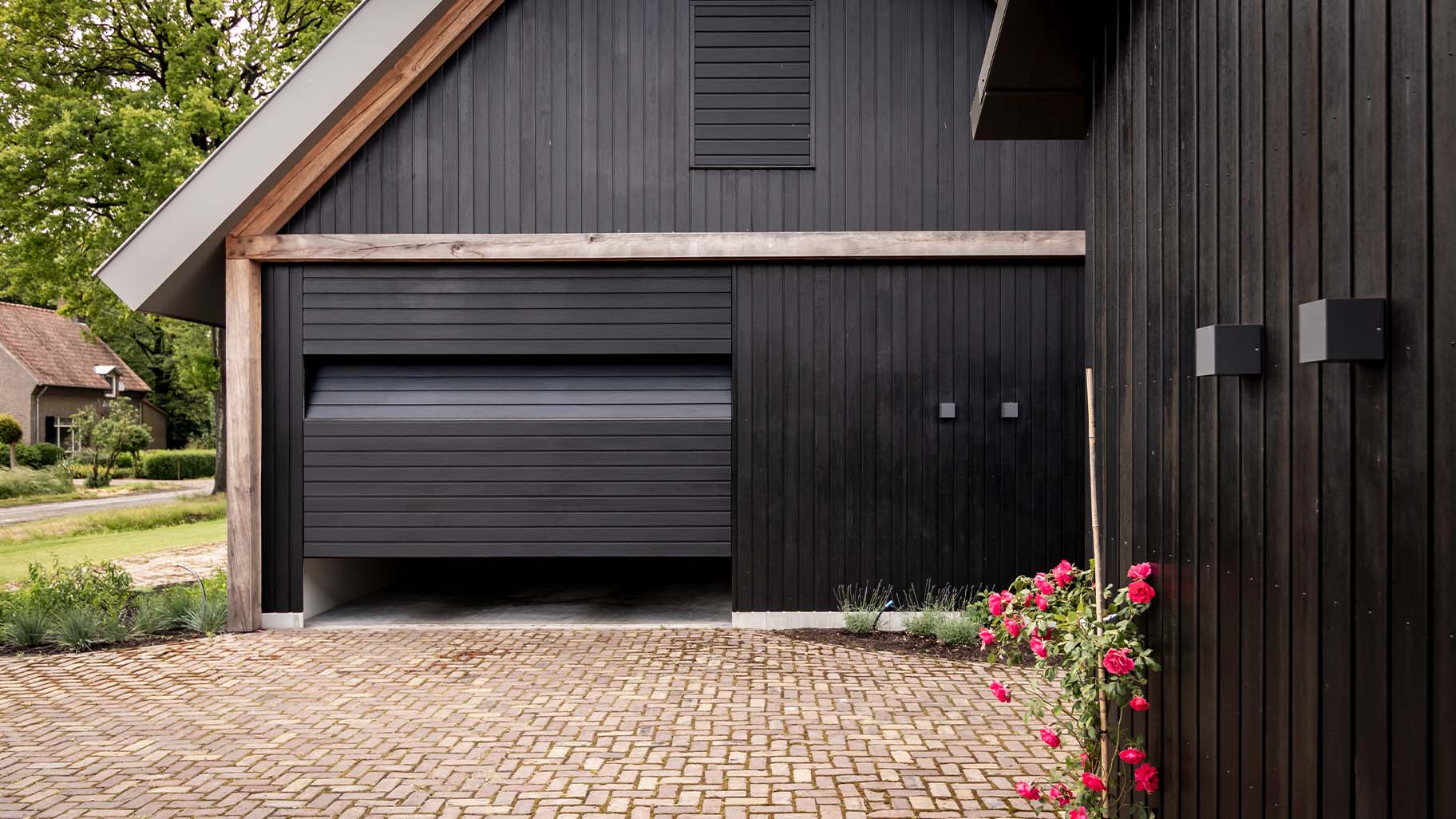 Houten garagedeur horizontale latten