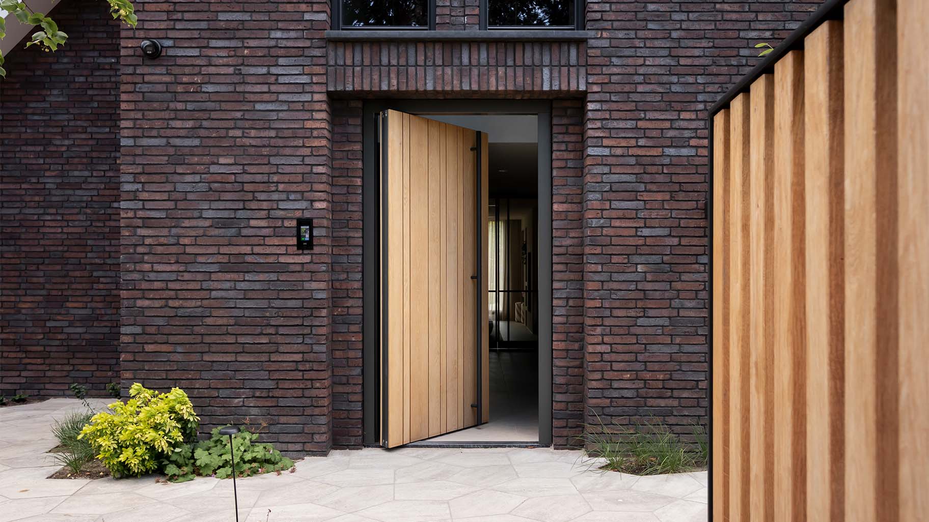 Taatsdeur Different Doors