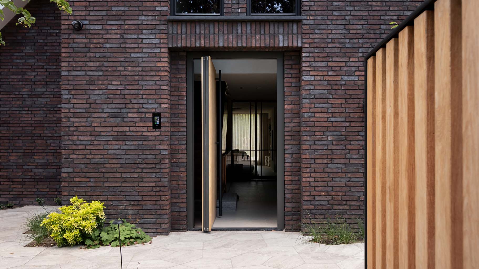 Taatsdeur Different Doors
