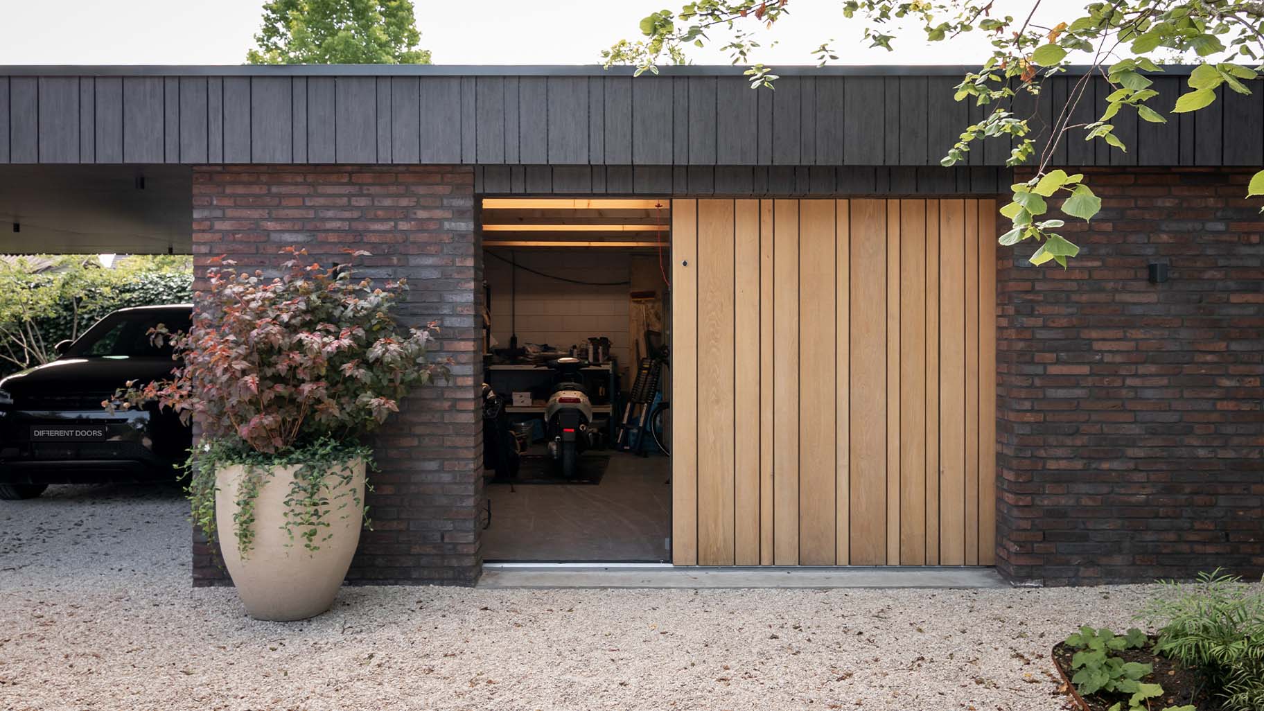 Zijwaartse garagedeur verticale latten